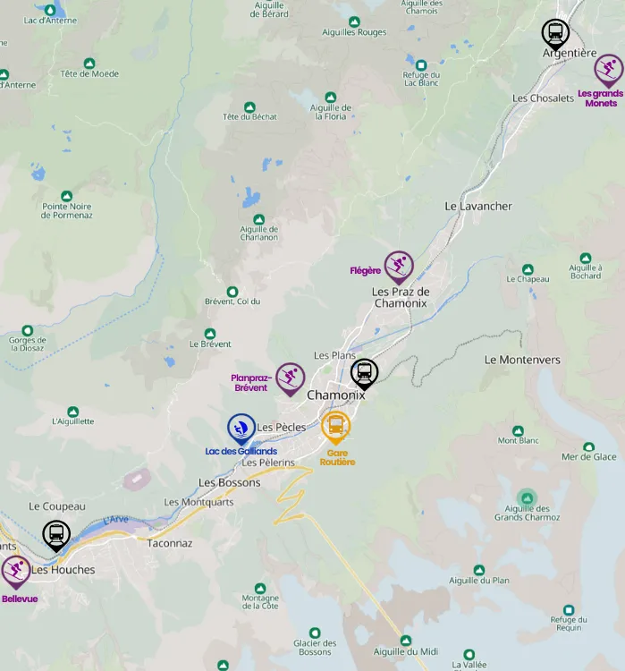 Carte détaillée de la vallée de Chamonix Mont-Blanc, depuis Les Houches jusqu’à Argentière, montrant les points d’intérêt tels que les domaines skiables et les gares.